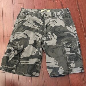 Wrangler Gray Camouflage Cargo Shorts Mens Size 32 EUC